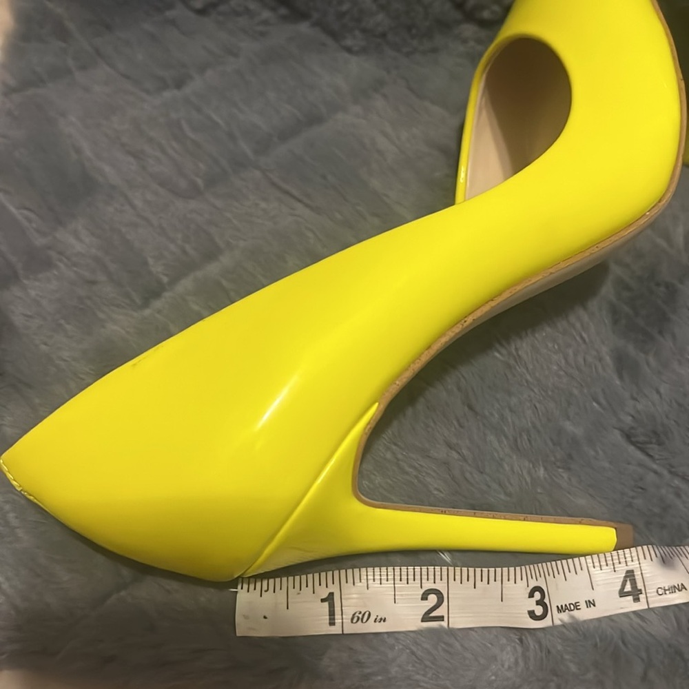 Jessica Simpson yellow heels - Picture 8 of 8
